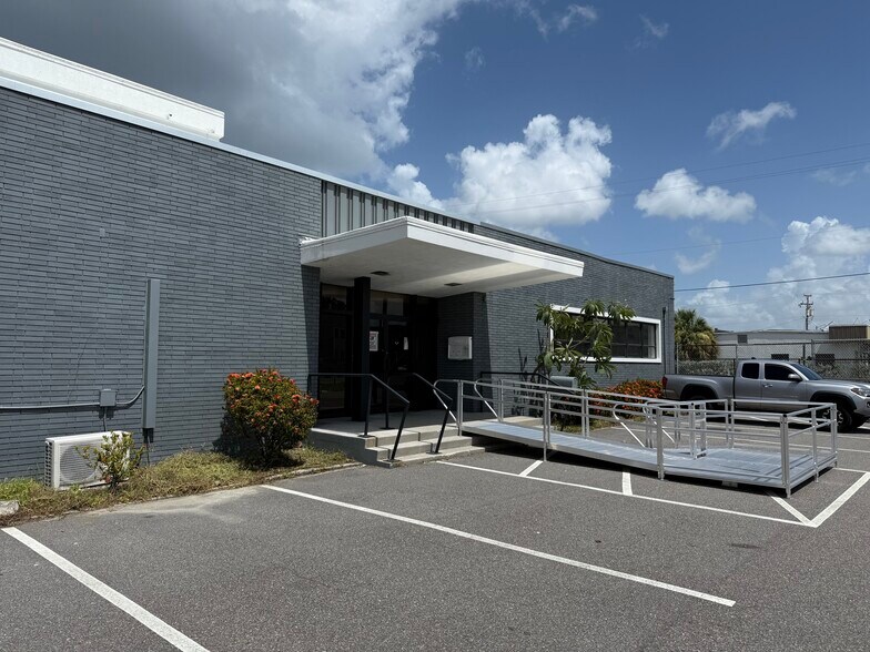 More Photos Of 5201 S West Shore Blvd, Tampa Warehouse For Lease