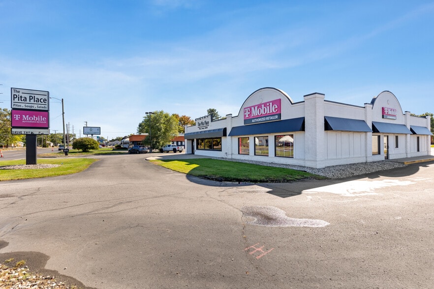 More Photos Of 2039 E Apple Ave, Muskegon Freestanding For Sale