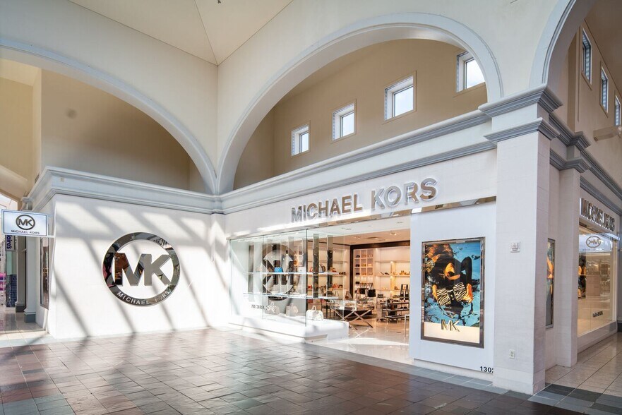 More Photos Of 100 Columbiana Cir, Columbia Unknown For Lease