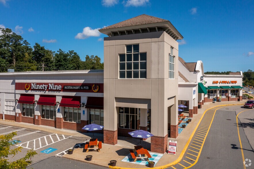 More Photos Of 84-100 Macy St, Amesbury Unknown For Lease