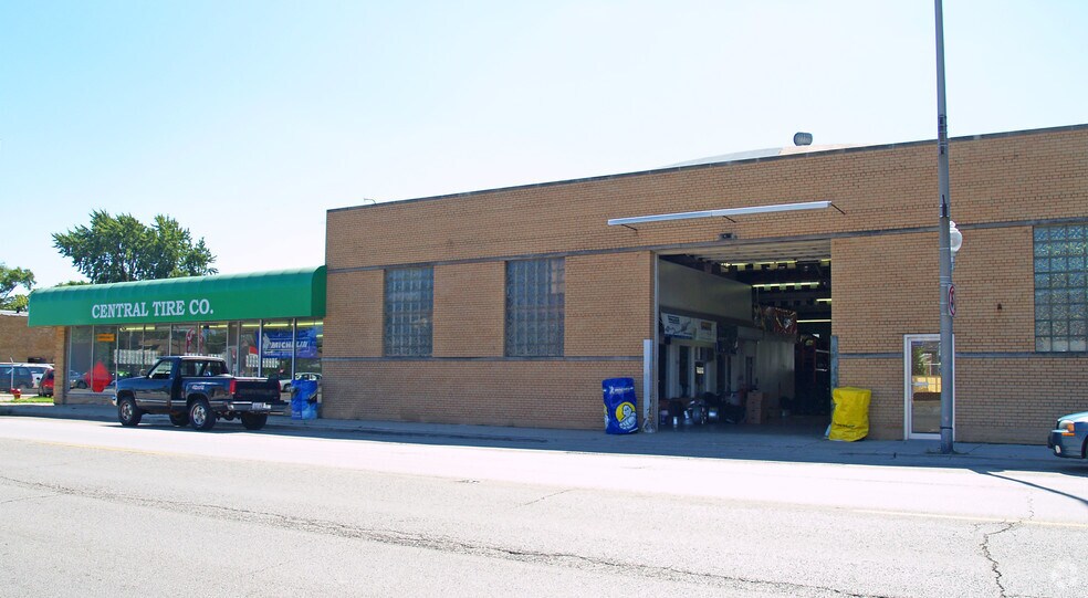 More Photos Of 7829-7839 W Grand Ave, Elmwood Park Warehouse For Lease