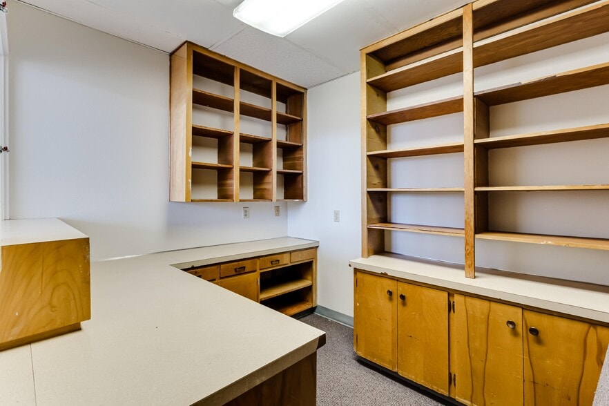 More Photos Of 545-575 Holly St, Junction City Storefront Retail Office For Lease