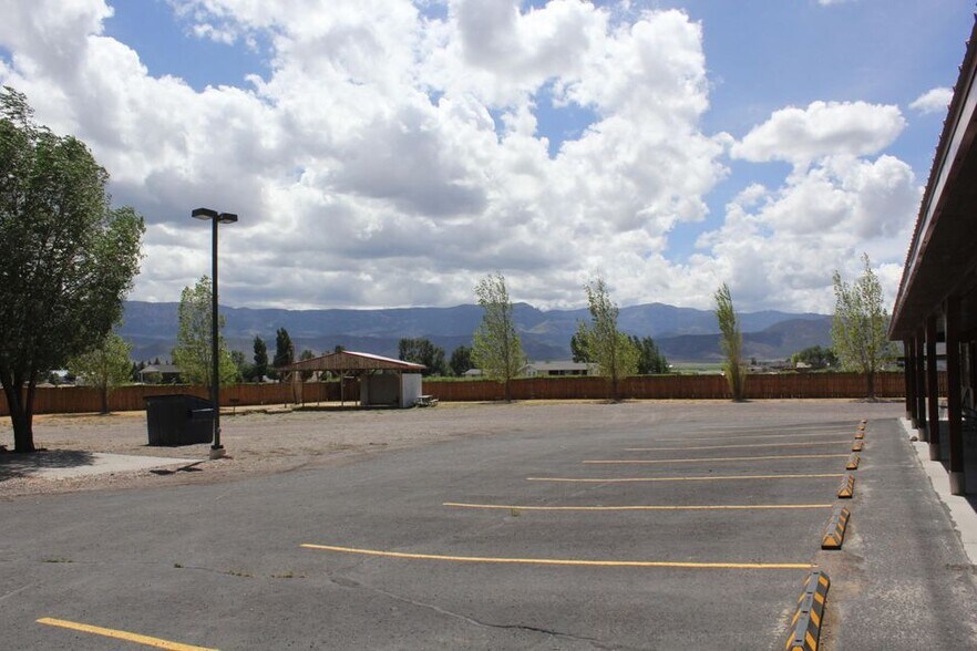 More Photos Of 339 S Highway 89, Circleville Hotel For Sale