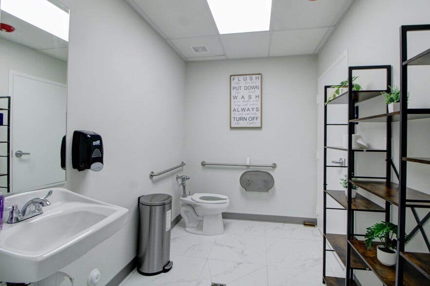 More Photos Of 304 N Krome Ave, Homestead Medical For Lease