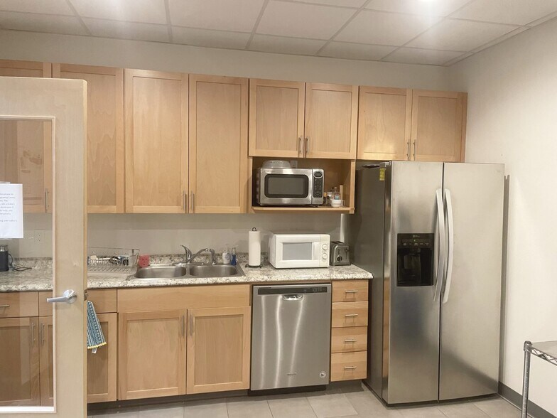 More Photos Of 850 Hawthorne Ave, Ponderay Manufacturing For Lease