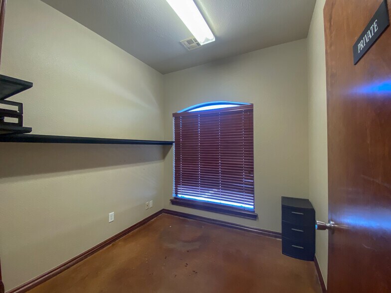 More Photos Of 2400 Palmer Cir, Norman Medical For Lease