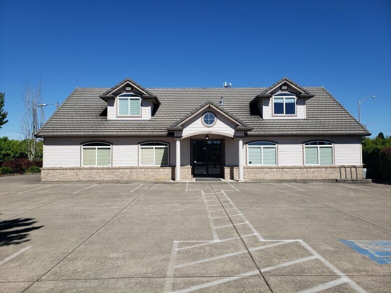 Primary Photo Of 2053 Laura St, Springfield Showroom For Lease