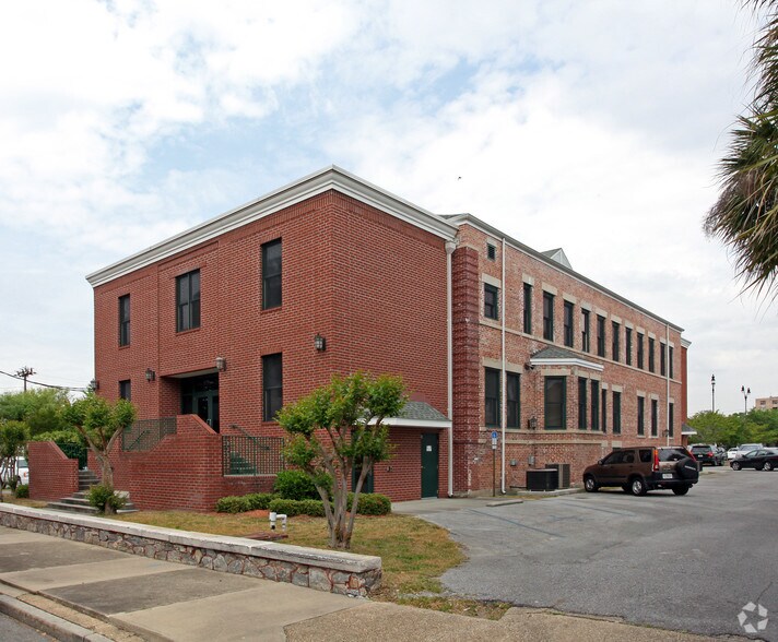 Primary Photo Of 24 W Chase St, Pensacola Office For Lease