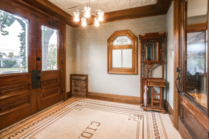 More Photos Of 4588 S Park Ave, Hamburg Office Residential For Sale