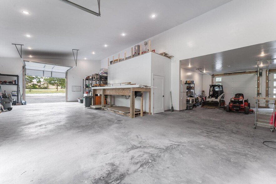 More Photos Of 13870 HWY 279, Gravette Flex For Sale