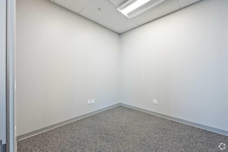 More Photos Of 8130 Caliente Rd, Hesperia Distribution For Lease