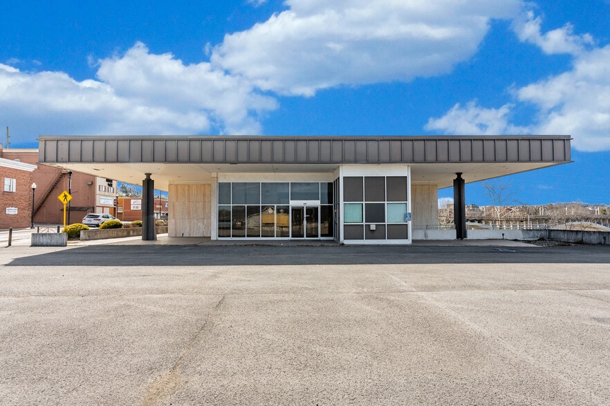 More Photos Of 214 Merchant St, Fairmont Bank For Sale