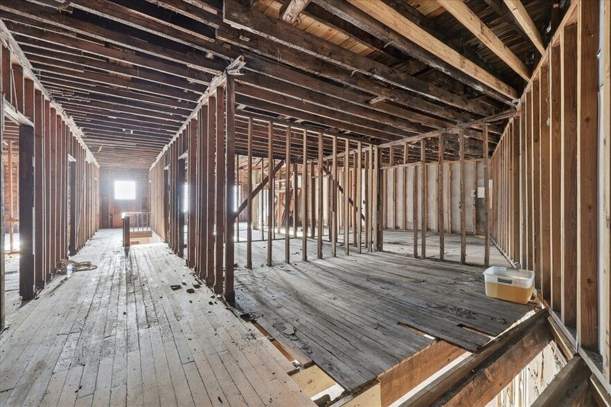 More Photos Of 315 Ogle Ave, Knoxville General Retail For Sale