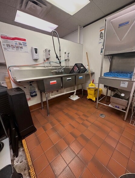 More Photos Of 2120 W Braker Ln, Austin Light Distribution For Lease