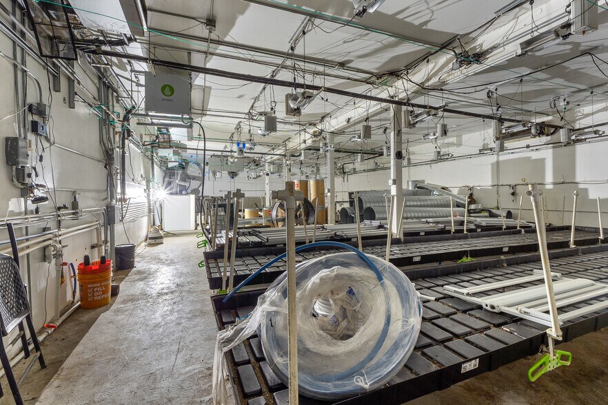 More Photos Of 3501 Emery St, Los Angeles Manufacturing For Sale