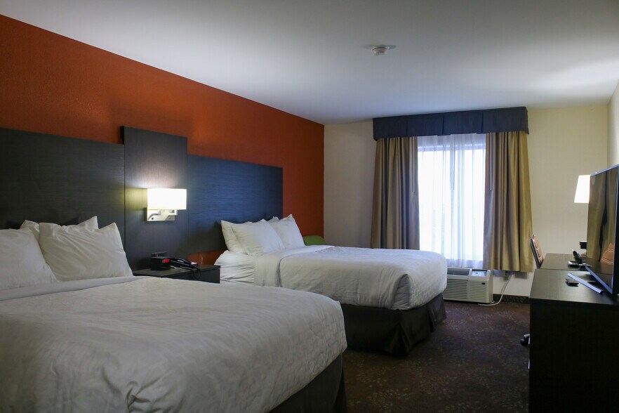 More Photos Of 19600 Elpers Rd, Evansville Hotel For Sale