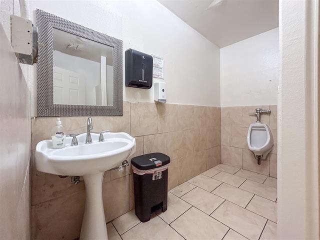 More Photos Of 819 Los Presidentes Ave, Laredo Storefront Retail Office For Sale