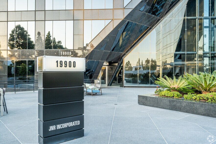 More Photos Of 19900 MacArthur Blvd, Irvine Office For Lease