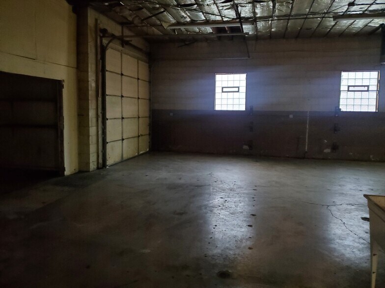 More Photos Of 380 Bennett Dr, Elk Grove Village Warehouse For Lease
