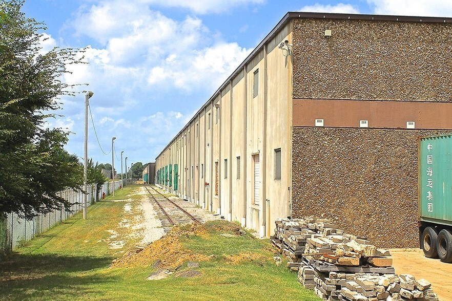 More Photos Of 6125 E Shelby Dr, Memphis Warehouse For Lease