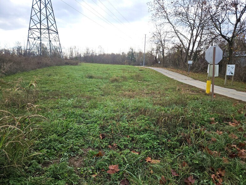 More Photos Of 1032 7th E ave, Hendersonville Land For Lease