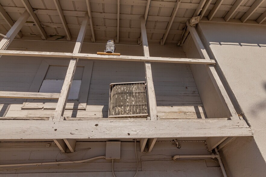 More Photos Of 1627 S Hillside St, Wichita Freestanding For Sale