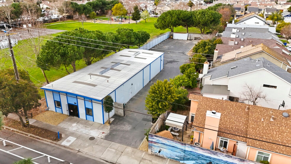 More Photos Of 593 Industrial Pky, Hayward Warehouse For Sale
