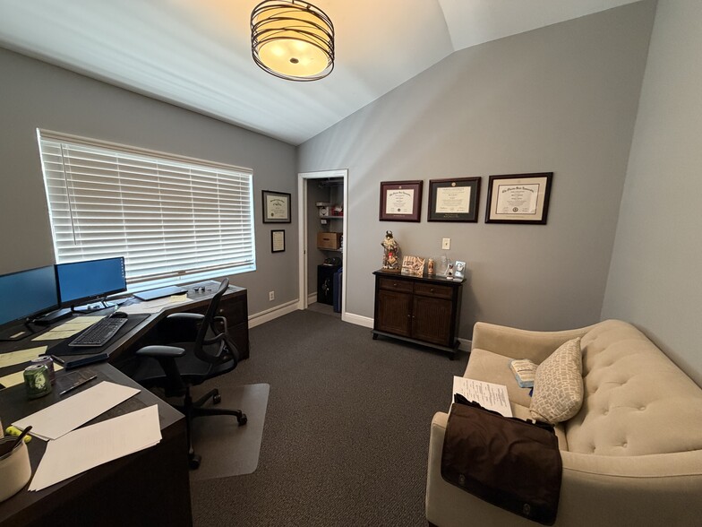 More Photos Of 3714 W Horatio St, Tampa Office For Sale