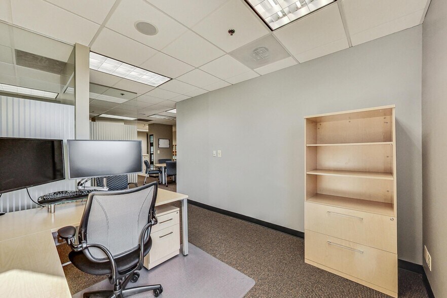 More Photos Of 10700 W Higgins Rd, Rosemont Loft Creative Space For Sale