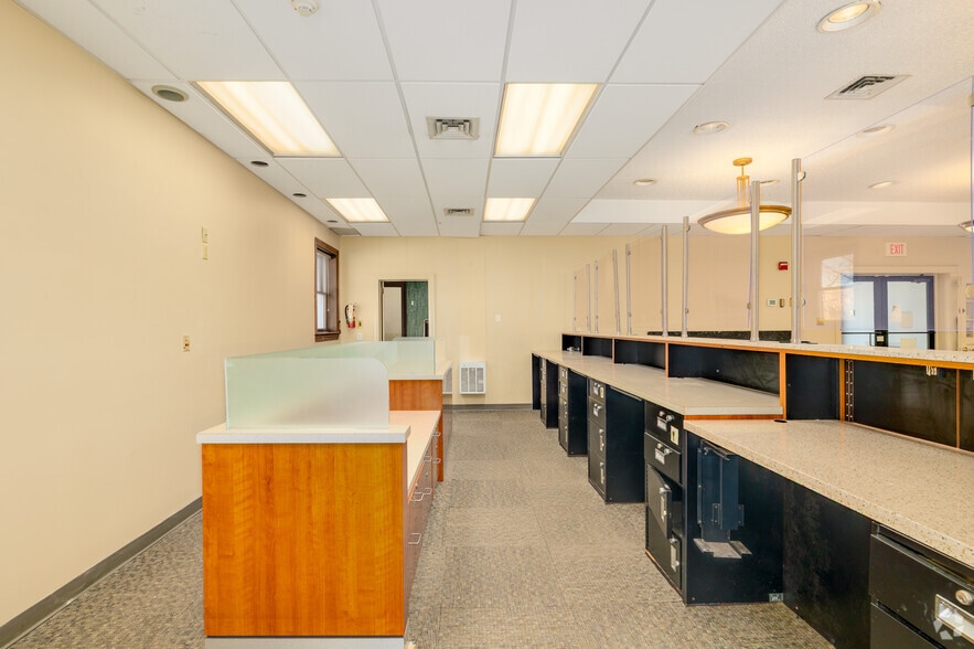 More Photos Of 434 Main St, Chatham Bank For Lease