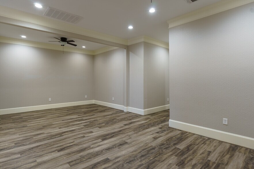 More Photos Of 12243 Queenston Blvd, Houston Medical For Sale