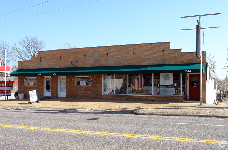 Primary Photo Of 940-944 Lemay Ferry Rd, Saint Louis General Retail For Sale