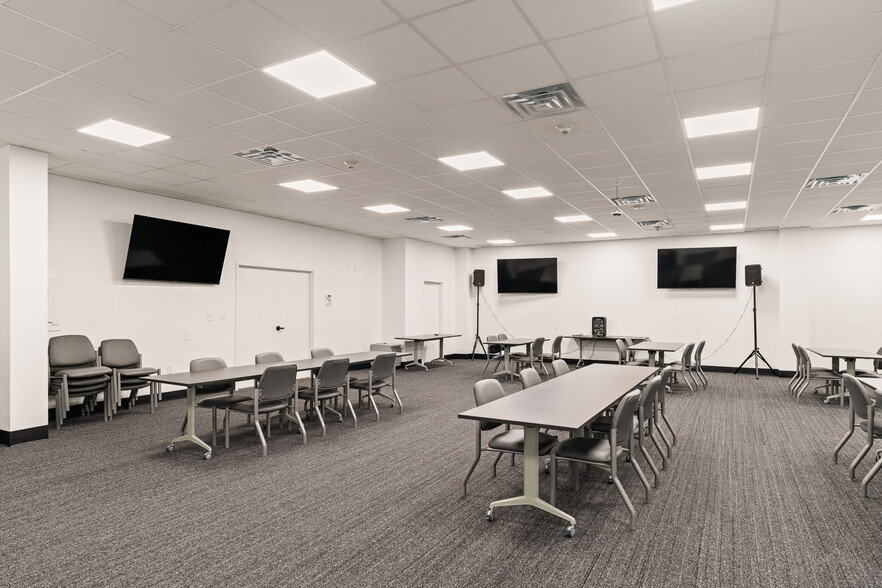 More Photos Of 4440 Walker Blvd, Knoxville Flex For Sale