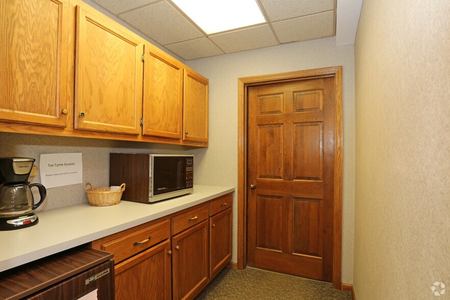 More Photos Of 11431 N Port Washington Rd, Thiensville Office For Sale