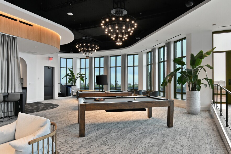More Photos Of 21 E State St, Columbus Office For Lease