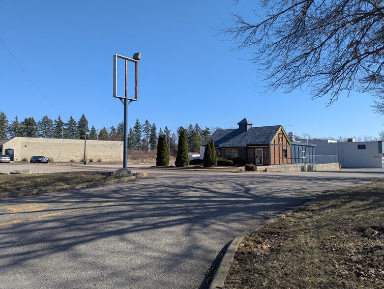 More Photos Of 1945 Cleveland Rd, Wooster Unknown For Lease