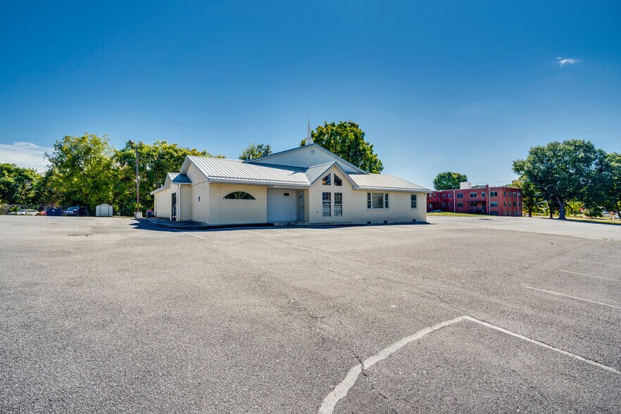 More Photos Of 200 High Point Dr, Johnson City Religious Facility For Lease