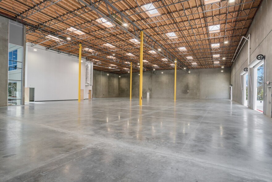 More Photos Of 2515 Birch St, Vista Warehouse For Lease
