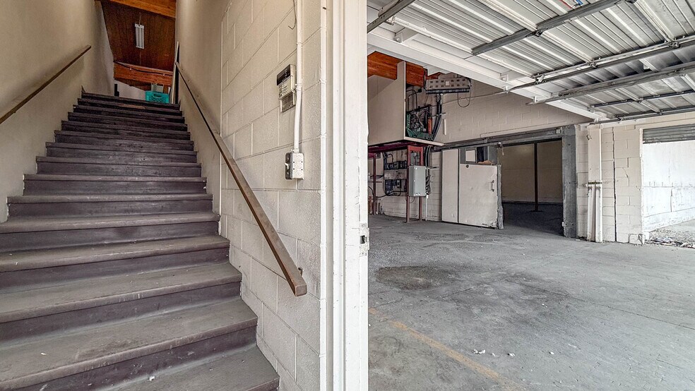 More Photos Of 441 Victoria St W, Kamloops Industrial For Lease