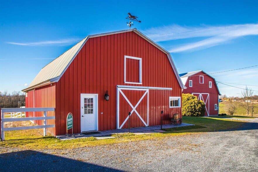 More Photos Of 640 Orchard Dr, Bridport Flex For Sale