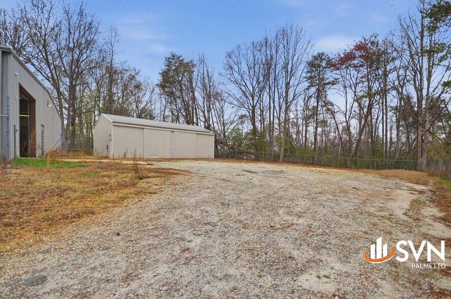 More Photos Of 107 Ben Hamby Ln, Greenville Light Distribution For Lease