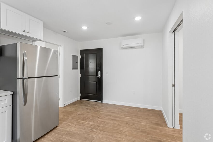 More Photos Of 833 W 84th St, Los Angeles Apartments For Sale