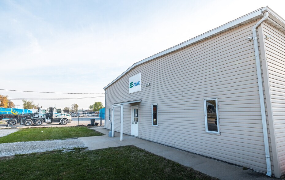 More Photos Of 300 Washington St, South Roxana Warehouse For Sale