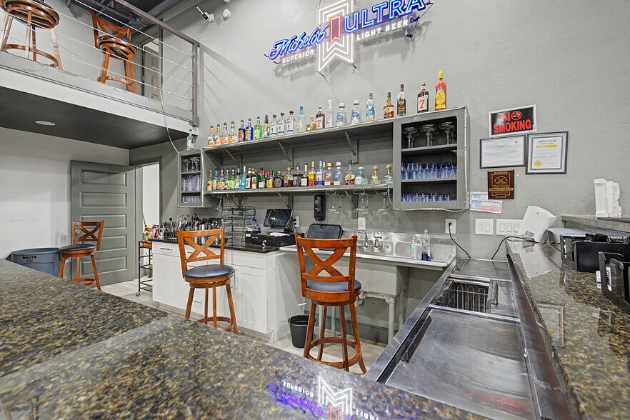 More Photos Of 102 W 4th St, Hearne Storefront For Sale