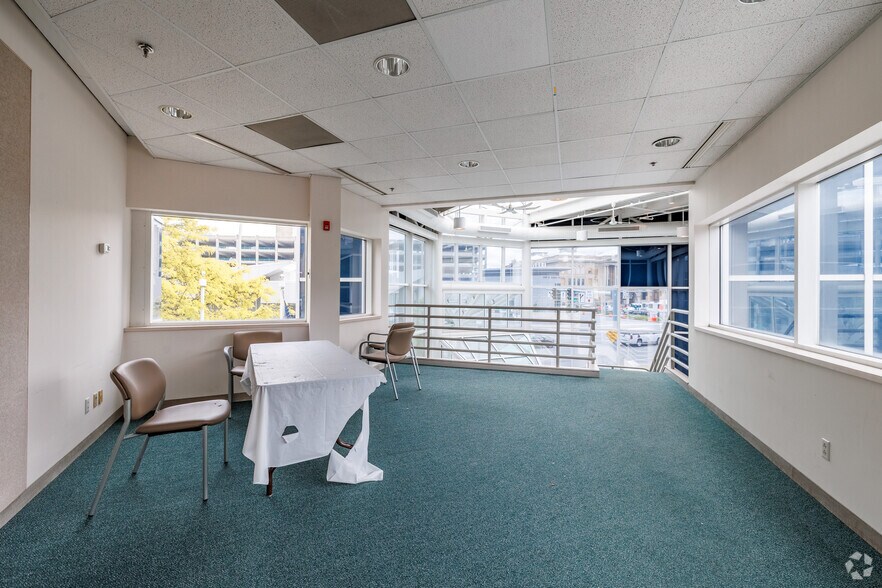 More Photos Of 572 S Salina St, Syracuse Medical For Sale