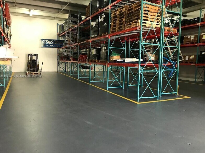 More Photos Of 2740-2764 NW 112th Ave, Doral Warehouse For Lease