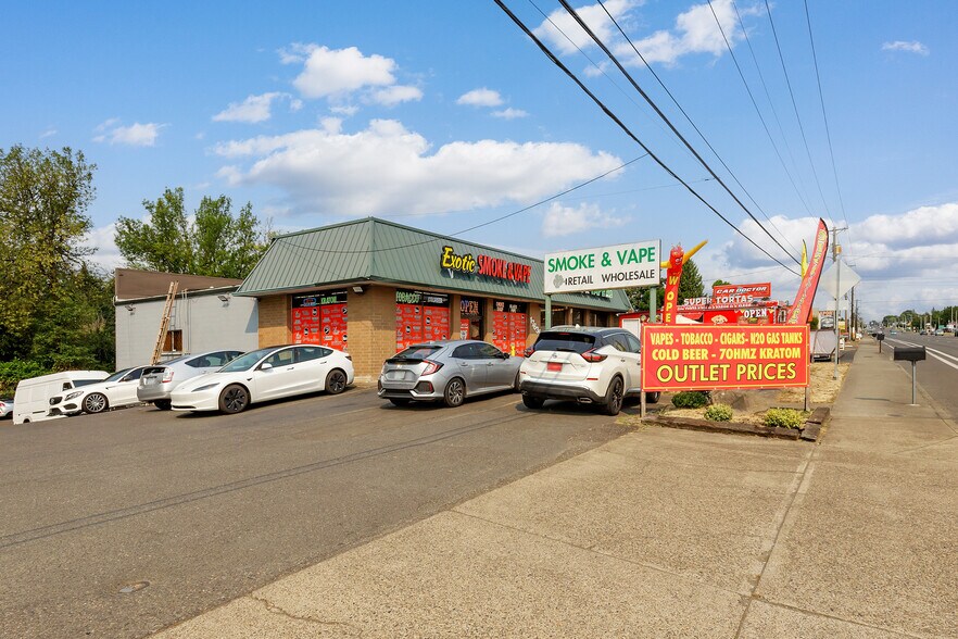 Primary Photo Of 17635 SE McLoughlin Blvd, Milwaukie Freestanding For Sale