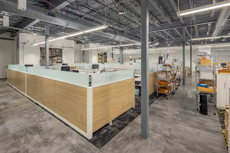 More Photos Of 30320 Emerald Valley Pky, Solon Warehouse For Lease