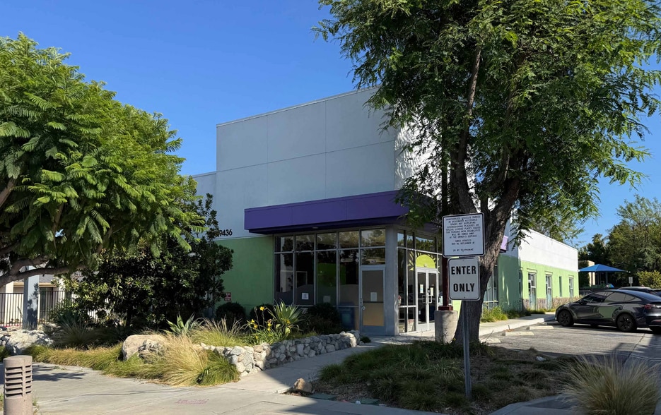 Primary Photo Of 19436 Ventura Blvd, Tarzana Daycare Center For Lease