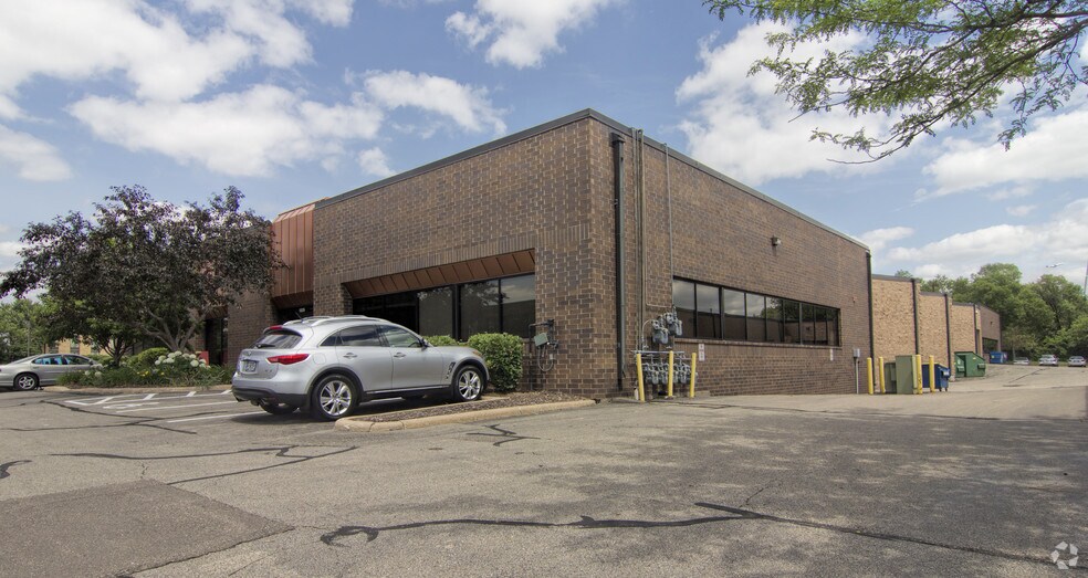 More Photos Of 1325 American Blvd E, Bloomington Showroom For Sale